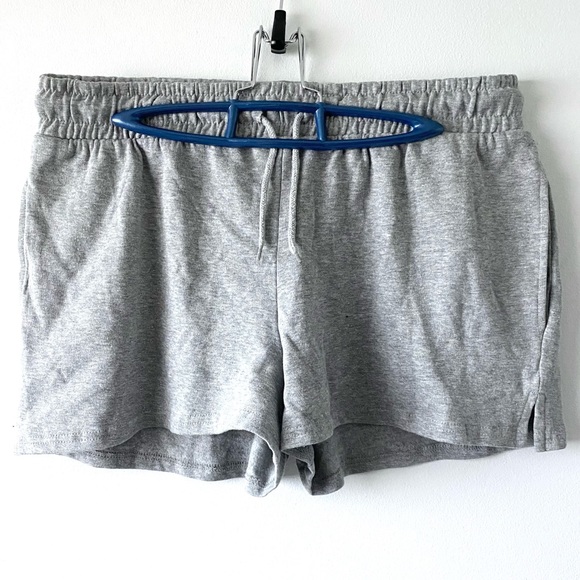 🛑SOLD🛑NWT High Rise Heather Grey Fleece Shorts Size XL - Picture 4 of 5